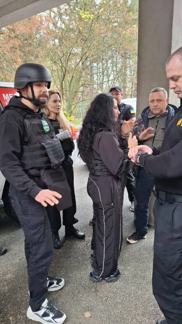 angelina-jolie_SB67V-1