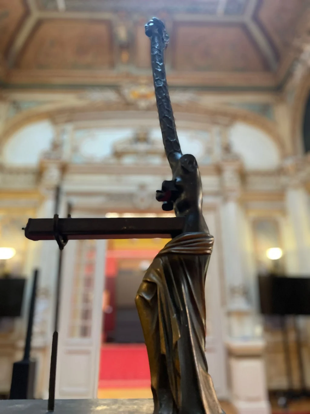 media-164215477214743900