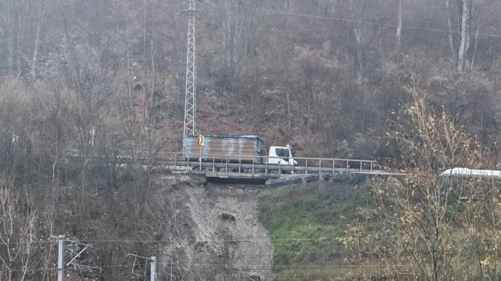 alunecare-de-teren-comarnic_cdnqH