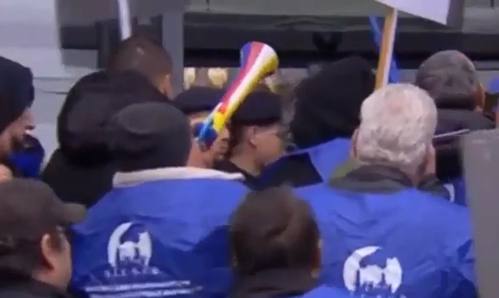 protest-elcen-captura-de-ecran-2025-12-22-132235_oIo1V