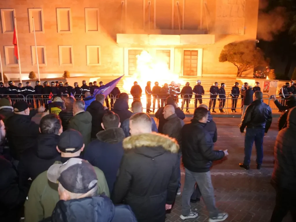 proteste-tirana-albania_2I6ml