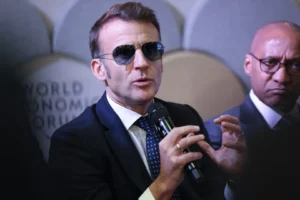 emmanuel-macron-ochelari-davos_0PrlI