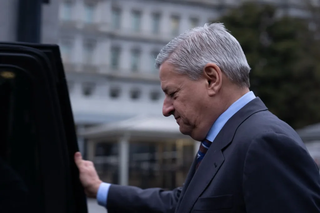 ted-sandraos-netflix_K7RGt