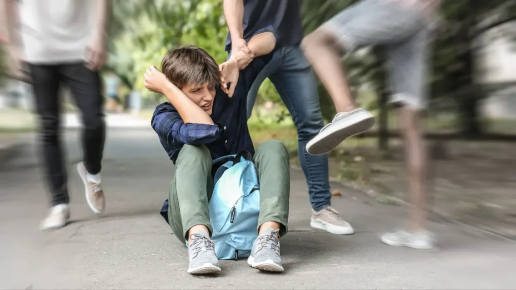 violenta-bullying-tineri-adolescenti_ar67m