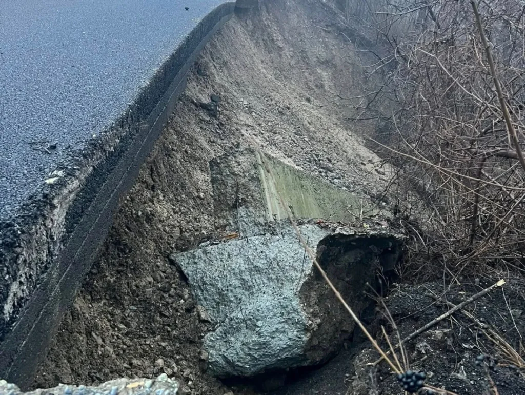 alunecare-de-teren-campina_3GV1l